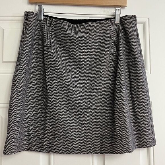 THEORY
Abbot Herringbone Mini Skirt NWT Size 10 - Picture 3 of 8